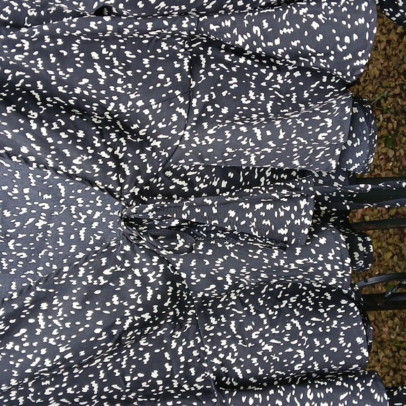 SHEIN Black and White Ruffled Tie Front Blouse Sz M NWOT - Picture 2 of 12